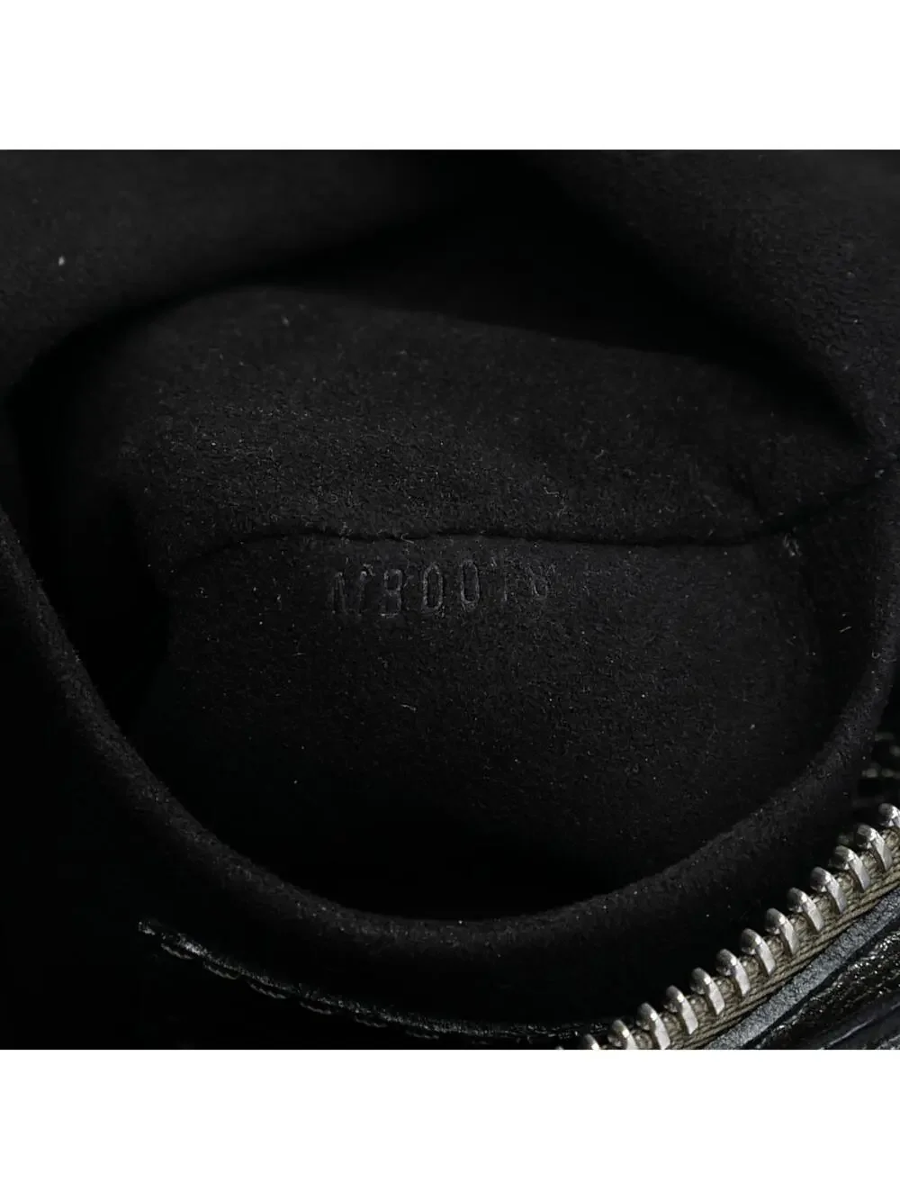 Louis Vuitton Mahina Xs Pre-Loved #275000L89B